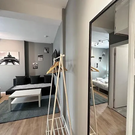 Light Budget Studio On Edgware Road, *