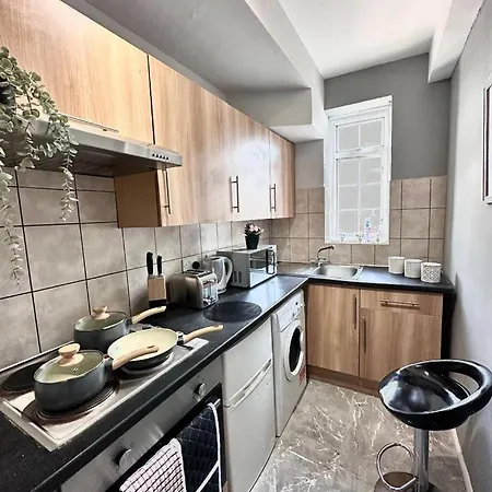 Light Budget Studio On Edgware Road, شقة *