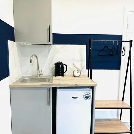 58 Blue House Center Studio, Spot *