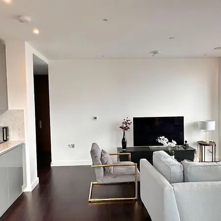 Luxurious And Spacious Near Us Embassy Apartment