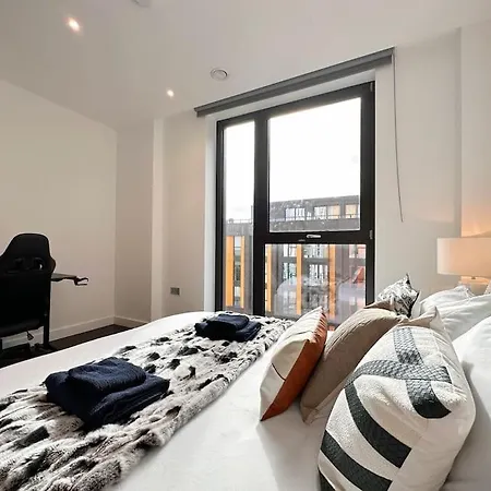 Luxurious And Spacious Near Us Embassy London