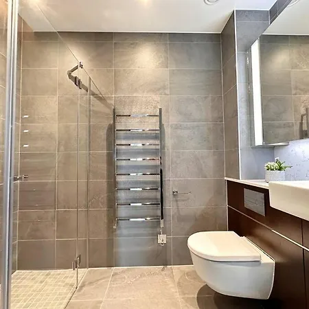 Luxurious And Spacious Near Us Embassy Apartment *