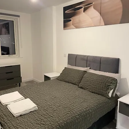 Luxurious 2 Bedroom Apartamento Barking (Greater London)
