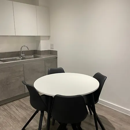 Luxurious 2 Bedroom *