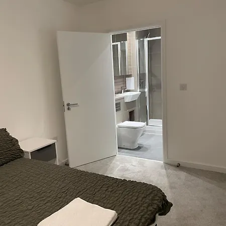 Luxurious 2 Bedroom *