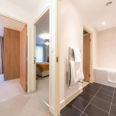 Pass The Keys Modern 2 Bedroom And 2 Bath In London Edgware