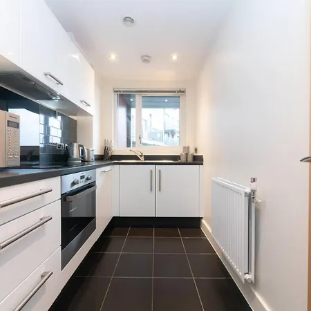 Apartment Pass The Keys Modern 2 Bedroom And 2 Bath In London *