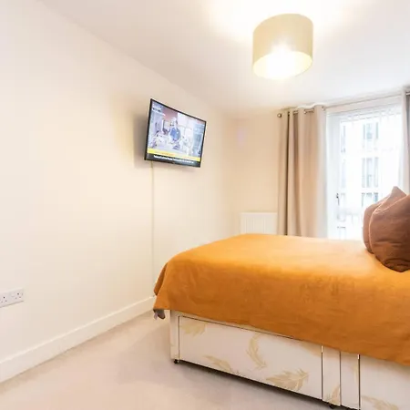 Apartment Pass The Keys Modern 2 Bedroom And 2 Bath In London *