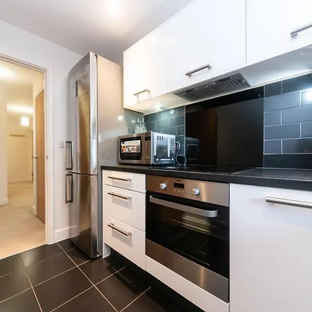 Pass The Keys Modern 2 Bedroom And 2 Bath In London