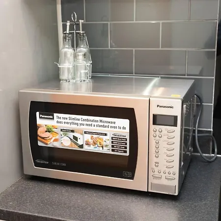 Apartment Pass The Keys Modern 2 Bedroom And 2 Bath In London