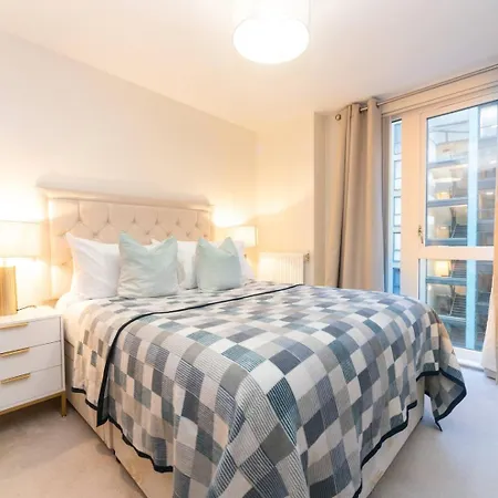 Apartment Pass The Keys Modern 2 Bedroom And 2 Bath In London