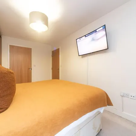 Pass The Keys Modern 2 Bedroom And 2 Bath In London Apartment Edgware