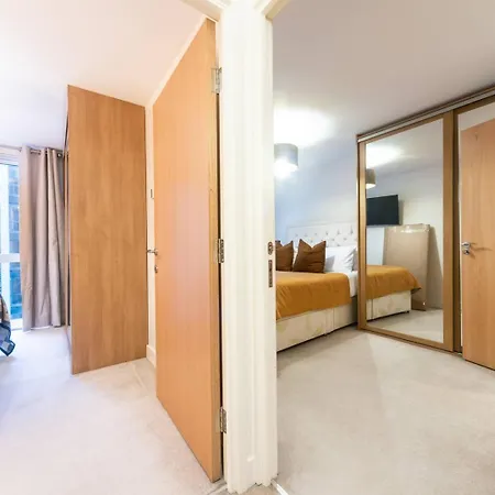 Pass The Keys Modern 2 Bedroom And 2 Bath In London Apartment *