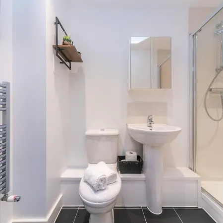 Pass The Keys Modern 2 Bedroom And 2 Bath In London * Edgware