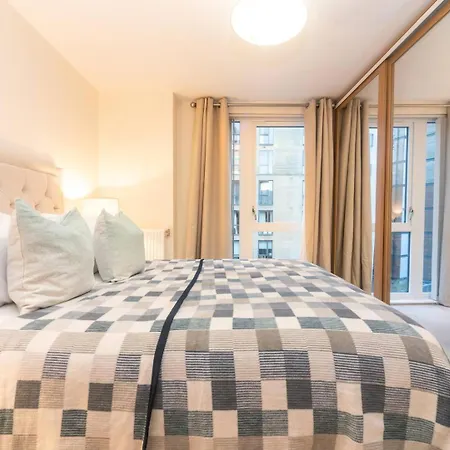 Pass The Keys Modern 2 Bedroom And 2 Bath In London Apartment Edgware