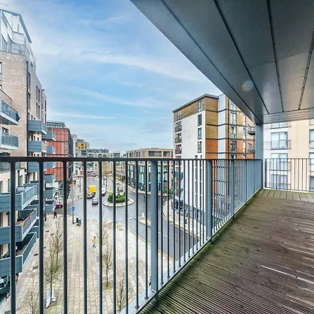 Pass The Keys Modern 2 Bedroom And 2 Bath In London