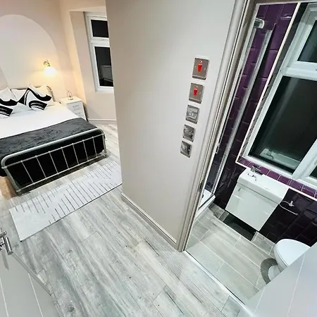 Crescent House Location Ensuites Great Value London