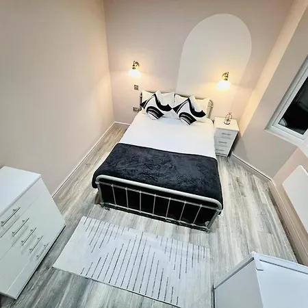 Crescent House Location Ensuites Great Value