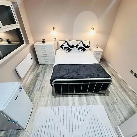 Crescent House Location Ensuites Great Value Guest house London