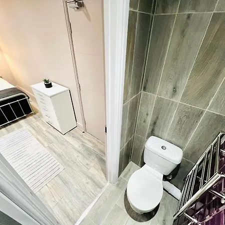 Crescent House Location Ensuites Great Value Guest house London