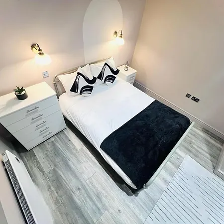 Crescent House Location Ensuites Great Value London