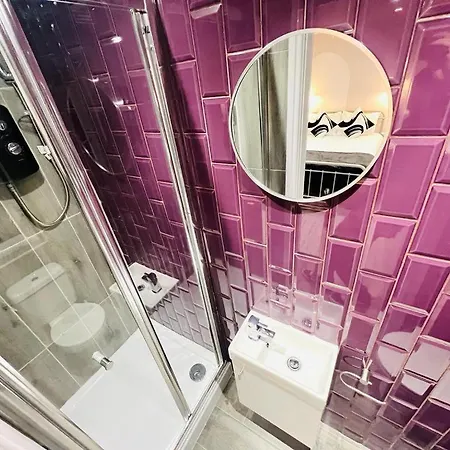 Crescent House Location Ensuites Great Value Guest house *