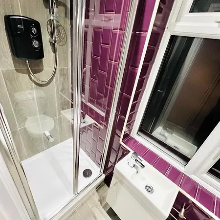 Crescent House Location Ensuites Great Value *
