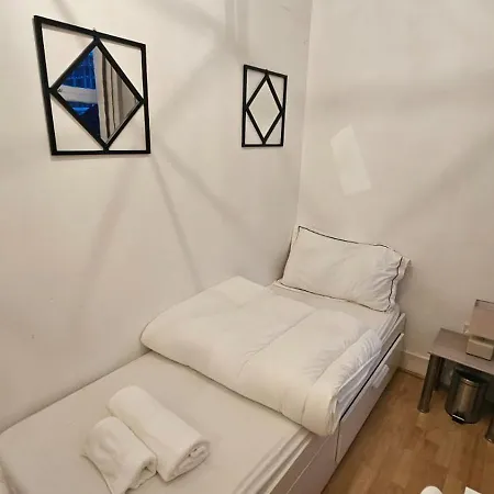 Hayes Deluxe Inn- London, Heathrow Airport Apartment *