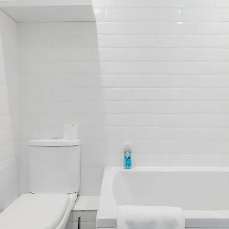 Homely 2bd Flat Wprivate Patio Near Maida Vale! *