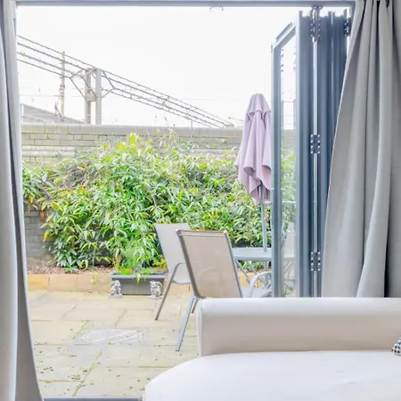 Homely 2bd Flat Wprivate Patio Near Maida Vale!