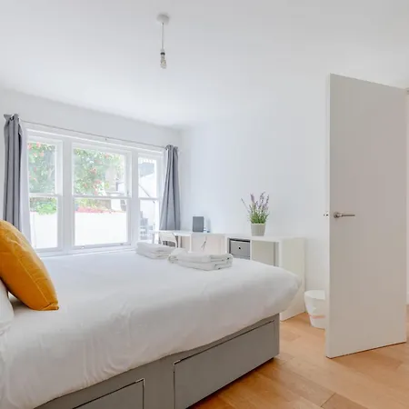 Homely 2bd Flat Wprivate Patio Near Maida Vale! London