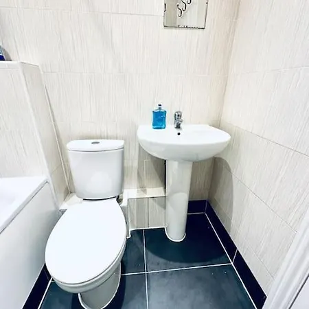 Modern 2 Bedroom Flat In Balham Apartment London