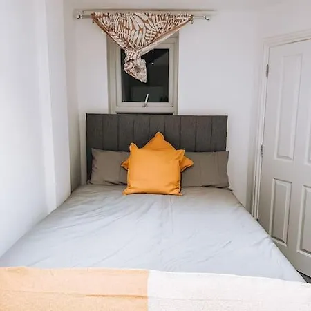 Modern 2 Bedroom Flat In Balham