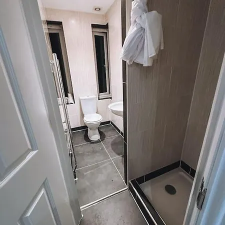 Modern 2 Bedroom Flat In Balham * London