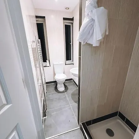 Modern 2 Bedroom Flat In Balham Apartment