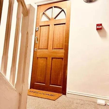Modern 2 Bedroom Flat In Balham London