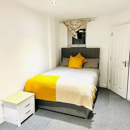 Modern 2 Bedroom Flat In Balham *