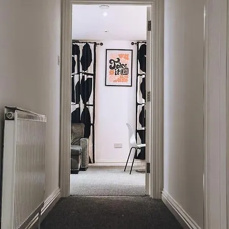 Modern 2 Bedroom Flat In Balham Apartment
