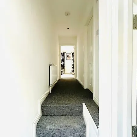 Apartment Modern 2 Bedroom Flat In Balham *