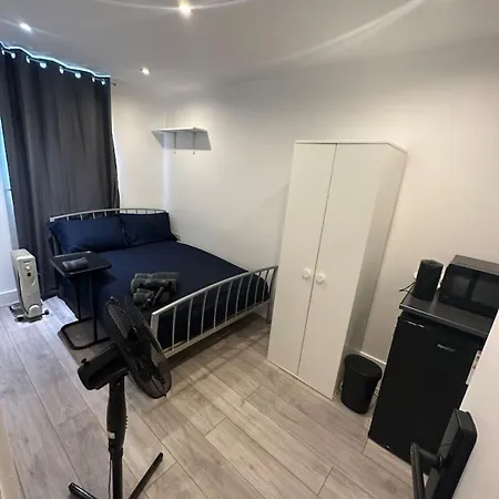 Zone 1 Guest house *