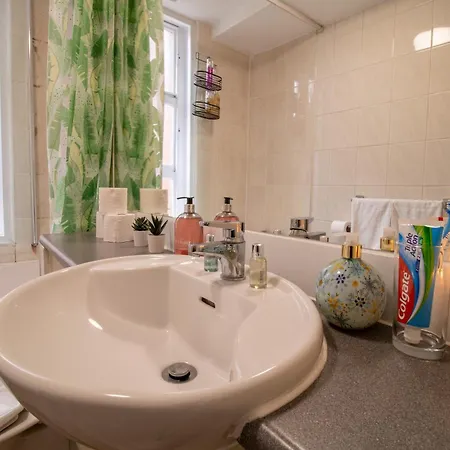Cosy 2-bedroom In Mayfair 8cb - 4th Floor No Elevator * London