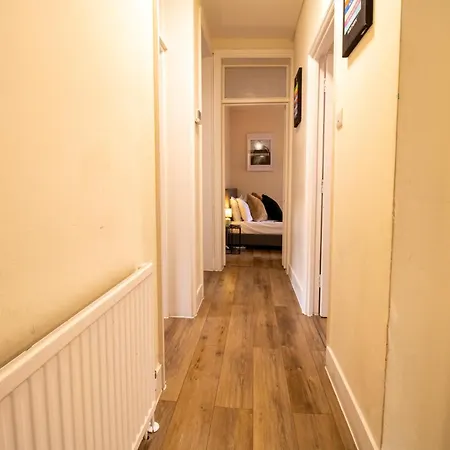 Cosy 2-bedroom In Mayfair 8cb - 4th Floor No Elevator * London