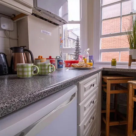 Apartment Cosy 2-bedroom In Mayfair 8cb - 4th Floor No Elevator London