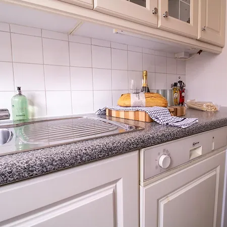 Cosy 2-bedroom In Mayfair 8cb - 4th Floor No Elevator Apartment London