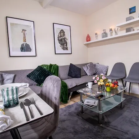 Cosy 2-bedroom In Mayfair 8cb - 4th Floor No Elevator Apartment