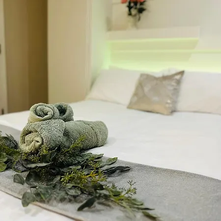 Stylish, Modern In Apartamento *