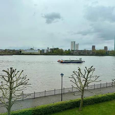 Apartment River Views From Canary Wharf