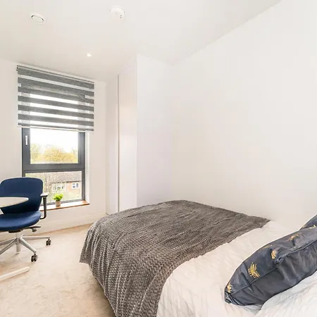 Apartment 2 Bed Near Little Britain *