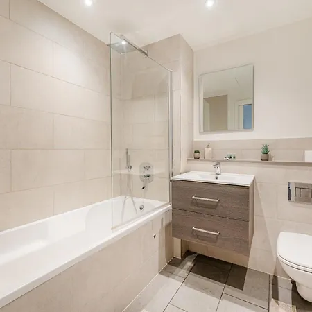Apartment 2 Bed Near Little Britain