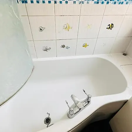 3 Bed House East Daire *